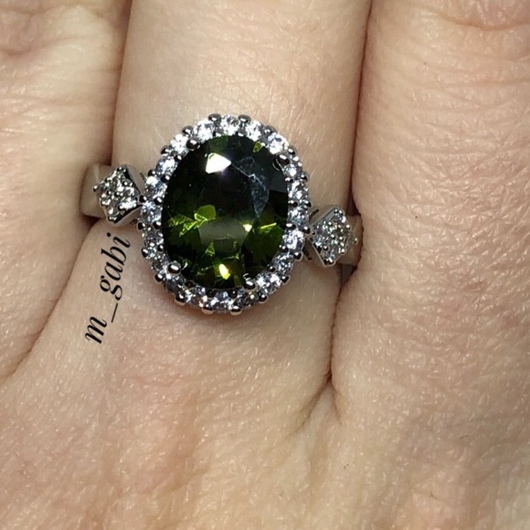 Sterling silver  peridot ring - Picture 2 of 4